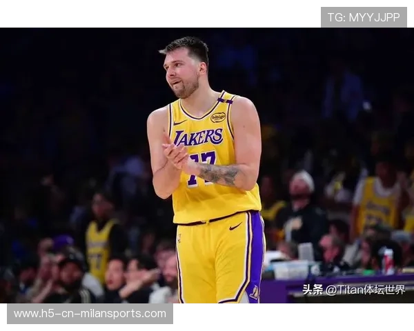 湖人暂停后复出死亡五小 拉拉维亚反击暴扣东契奇单挑二人展现绝对统治力 湖人暂停后复出死亡五小 拉拉维亚反击暴扣东契奇单挑二人展现绝对统治力
