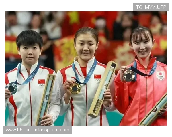 陈梦身着山东省队颁奖服启程出征全运会坚定信心澳门赛场再展冠军风采 陈梦身着山东省队颁奖服启程出征全运会坚定信心澳门赛场再展冠军风采