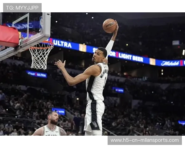 历史首人诞生！文班单场35+10+5助+5帽+5三分改写NBA纪录