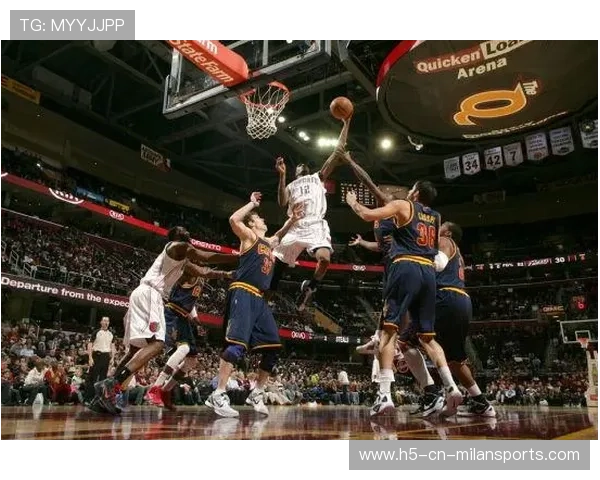 亨德森一条龙冲刺完成换手上篮 亨德森一条龙冲刺完成换手上篮