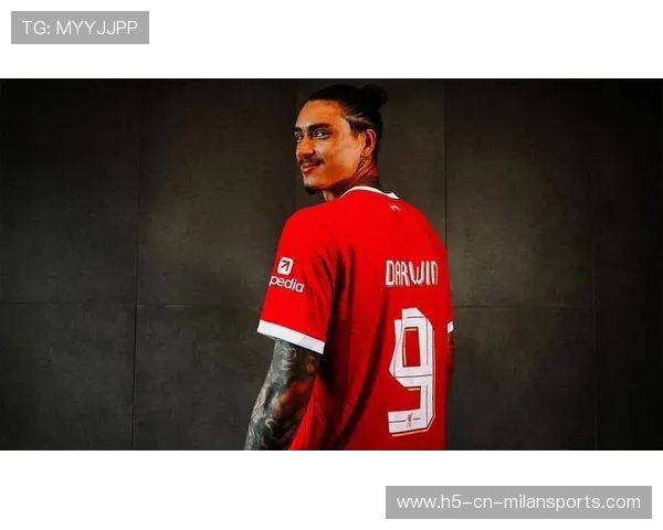 利物浦新战袍轮廓首次曝光 利物浦新战袍轮廓首次曝光