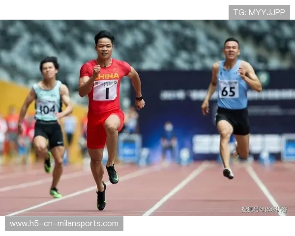 世界田径百米跑出破纪录风速，全场沸腾