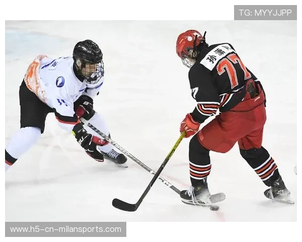 冰球球员拼抢精神成为赛场标配