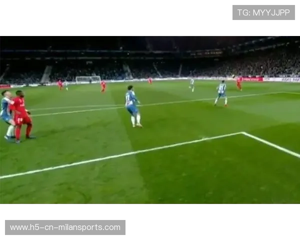 维尼修斯换位频繁,皇马左路威胁倍增