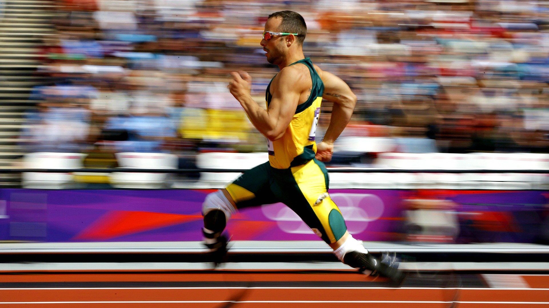 “快艇冲浪：东三叉湖赛场迎来极限水上运动的热潮”