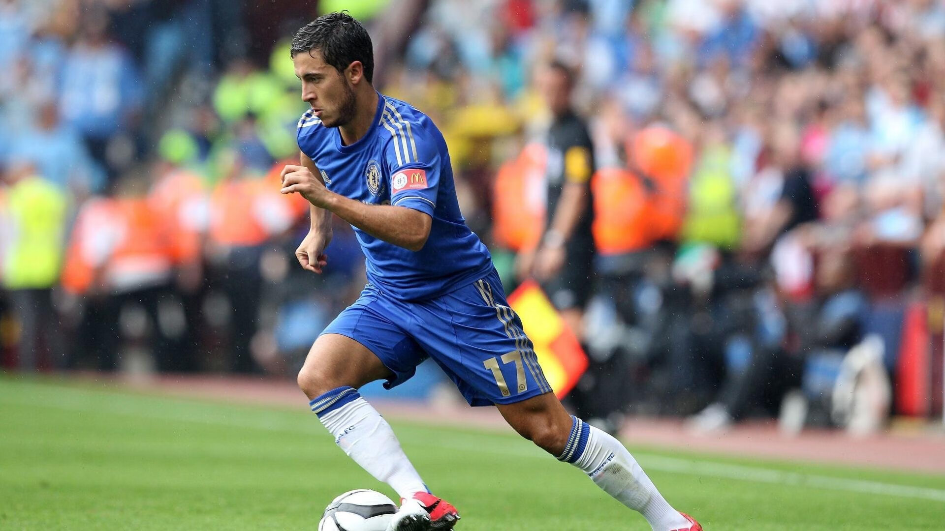 “羽毛球:简阳文体中心赛场高速对决,赛点难分难解”